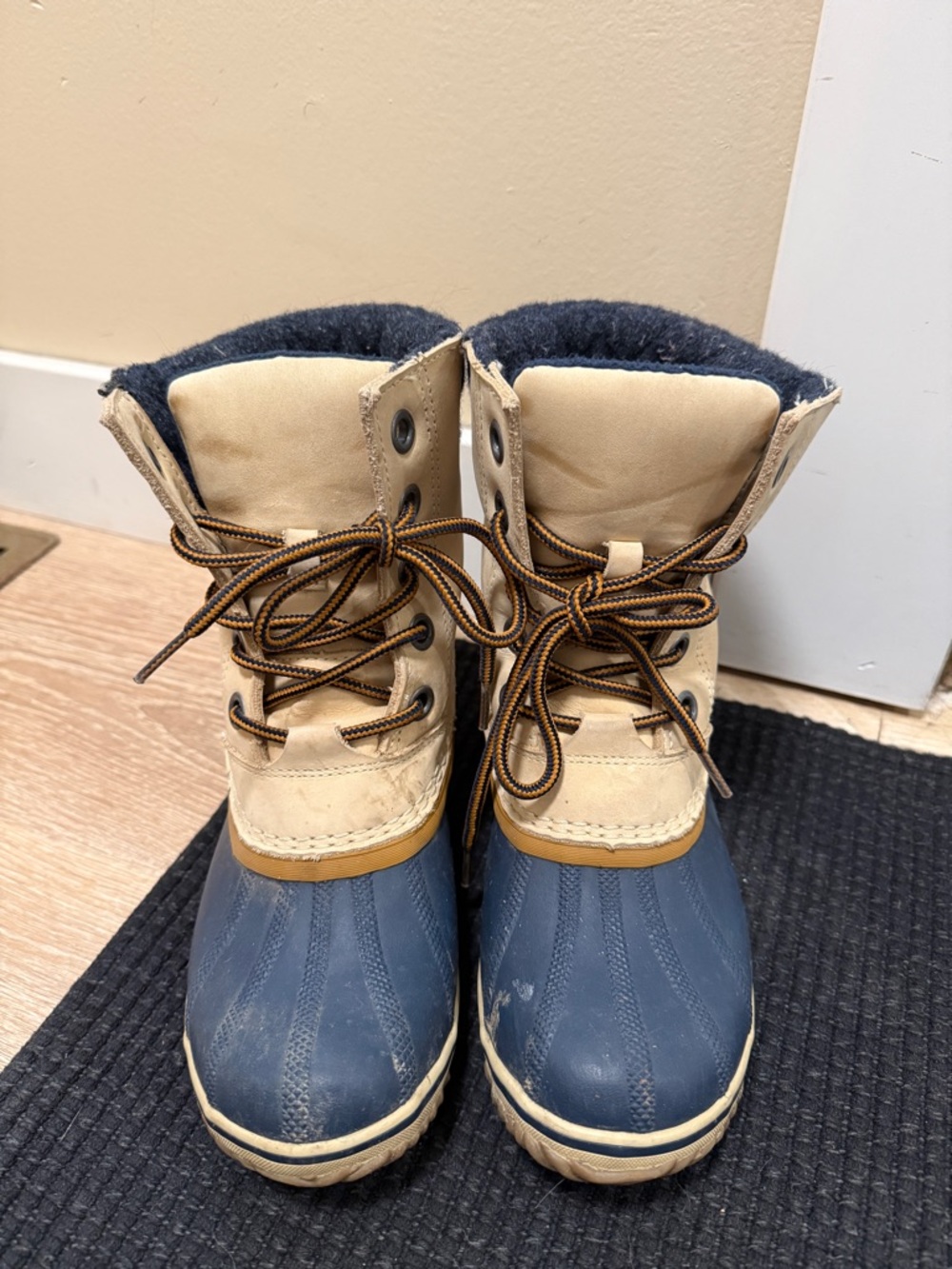Womens Sorel Navy and Tan Winter Duck Boots Size 8